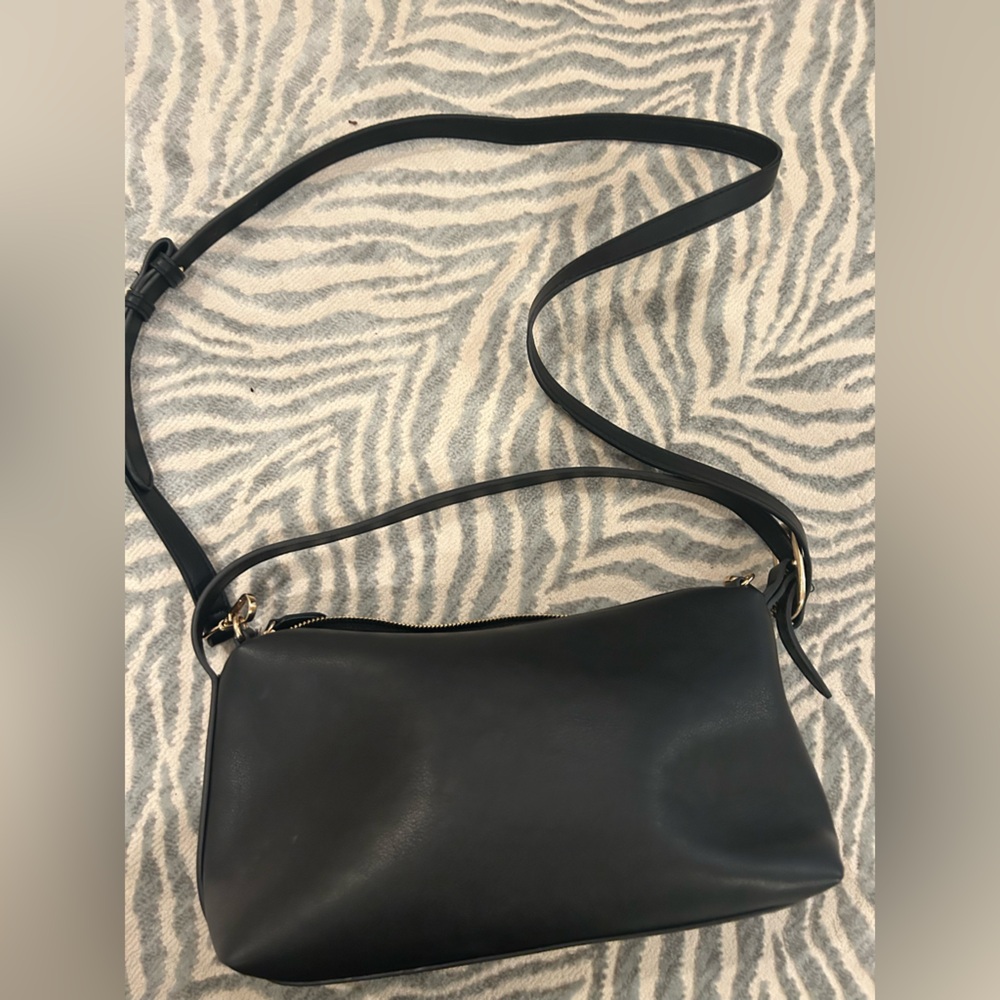 Old Navy Carrie Crossbody Bag Purse with Second Handle New 2025. Black sold out